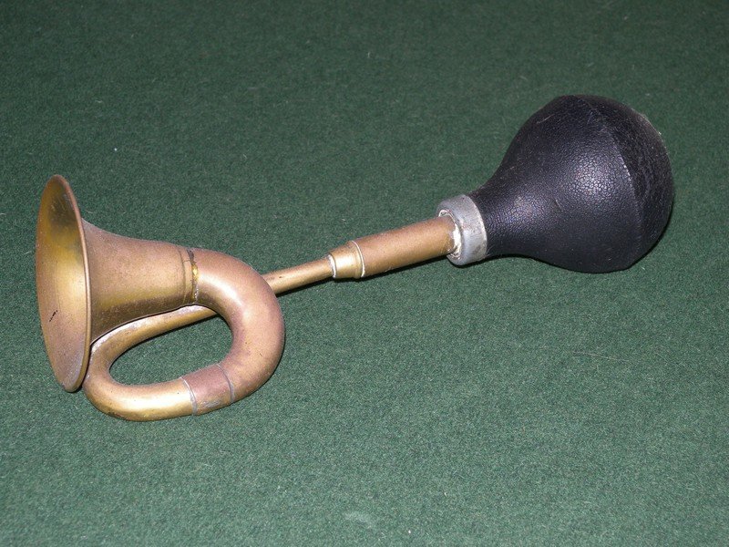 915l