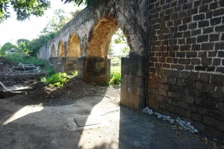 Aqueduc du Canal Bathurst à Sainte Croix