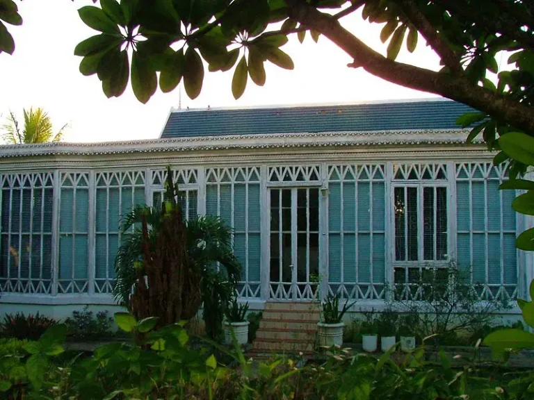 Maison créole à lambrequins PREV